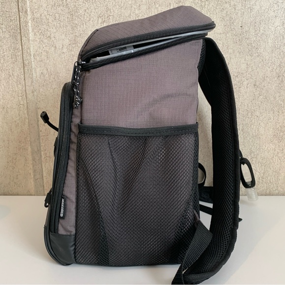 Igloo Black and Gray Backpack Cooler NWT - Picture 7 of 10